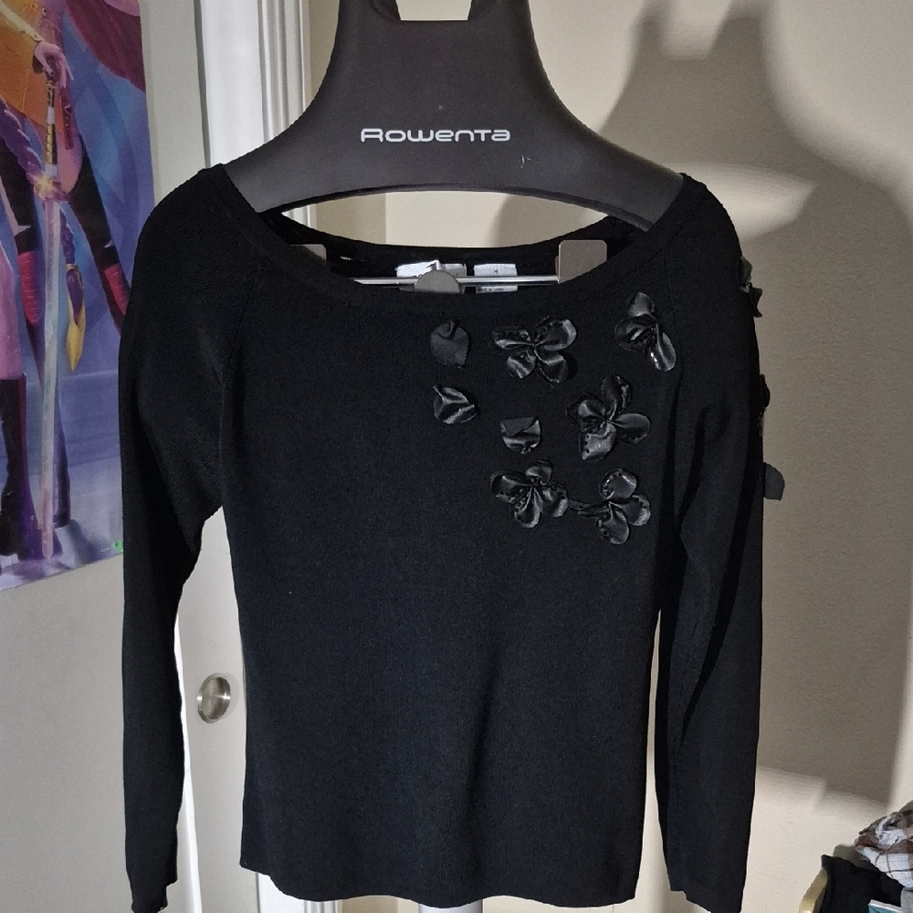 Black Embellished Floral Appliqué Long Sleeve Top
